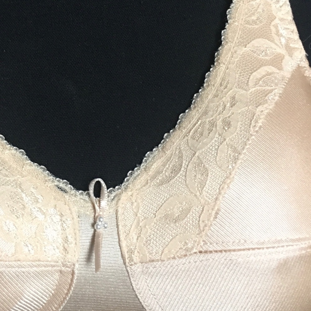🆕Nearly Me Lace Bandeau Mastectomy Bra - Picture 5 of 9